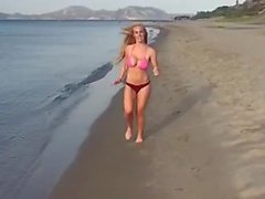 Huge boobs bouncing