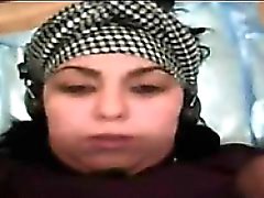 arab hotty sowing boobs