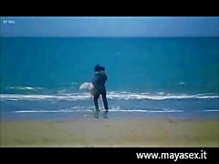 Coppia italiana fa sesso sulla spiaggia
