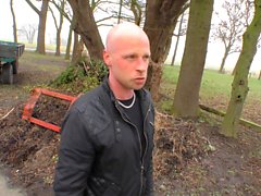 DeutschlandReport - Amateur German girl gets fucked outdoor