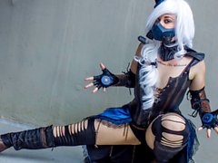 Sexy Mortal Kombat Cosplayer Slideshow